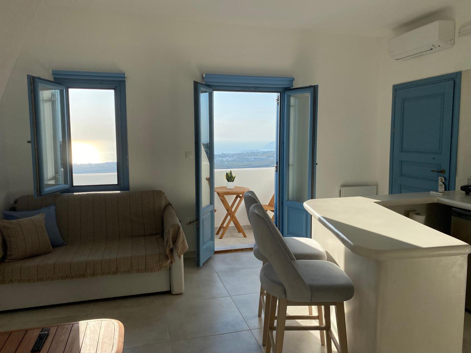 Ena Suites Santorini Pyrgos Kallistis Exterior photo