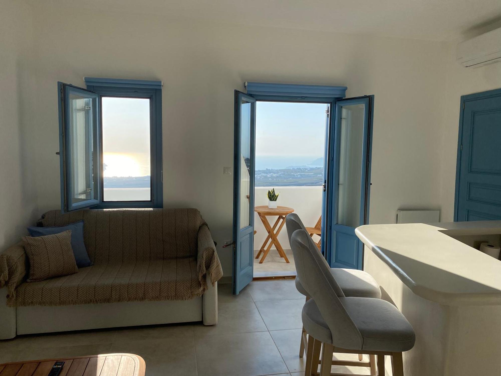 Ena Suites Santorini Pyrgos Kallistis Exterior photo